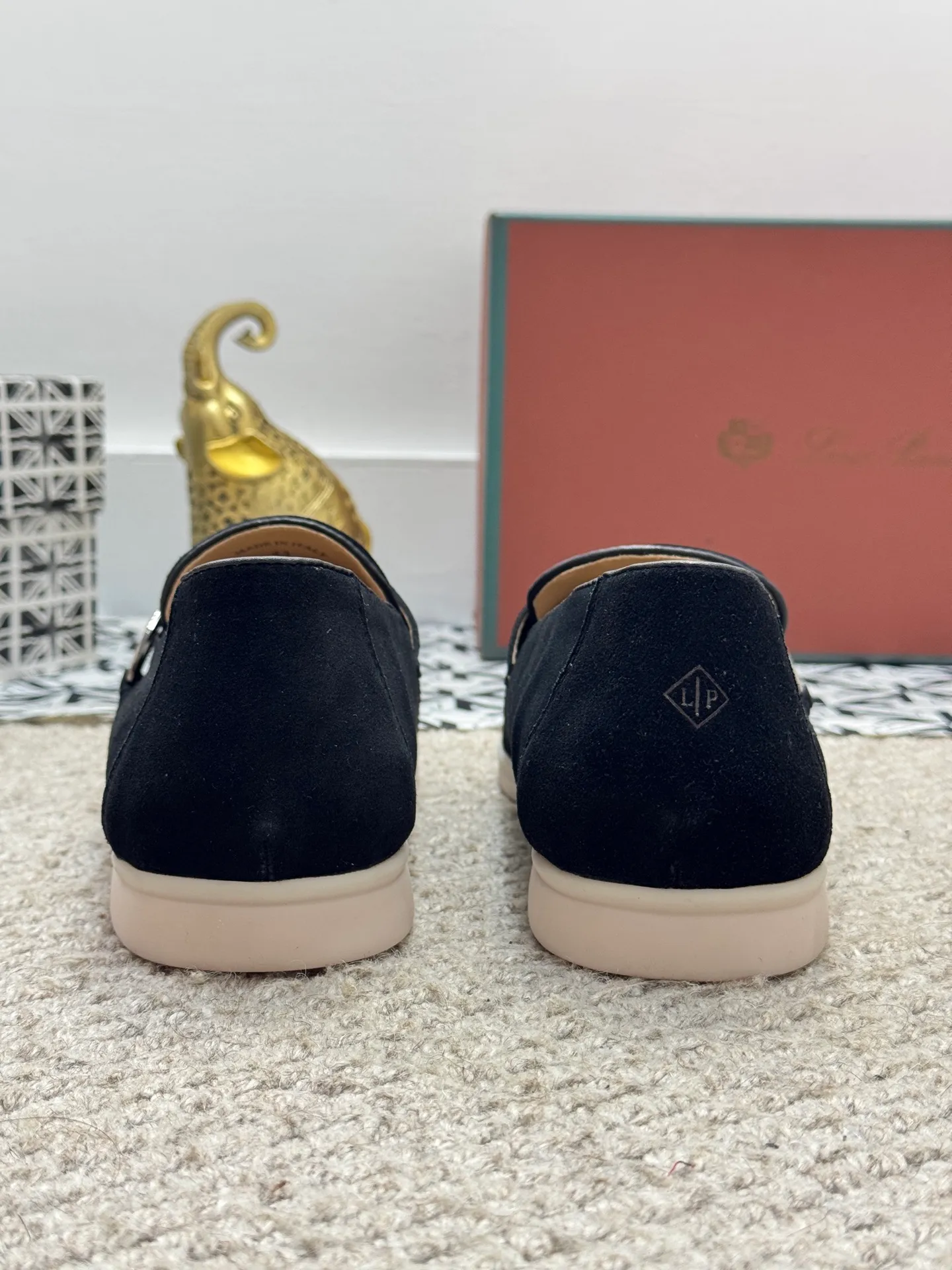 Men's men's shoes 💰380 [New model] 🍓🍓Loro Piana - LP couple model. The new moccasins are made of water-repellent treated suede uppers with rubber soles, a classic. The complex craftsmanship and meticulous structure make the shoes light and soft, allowing you to walk comfortably and freely. Perfect for wearing at the beach or out in the water during the summer. Size: 35-44 (45 customized MH)